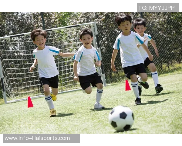 足球运动带来的身体健康心理发展与团队合作的多重好处解析